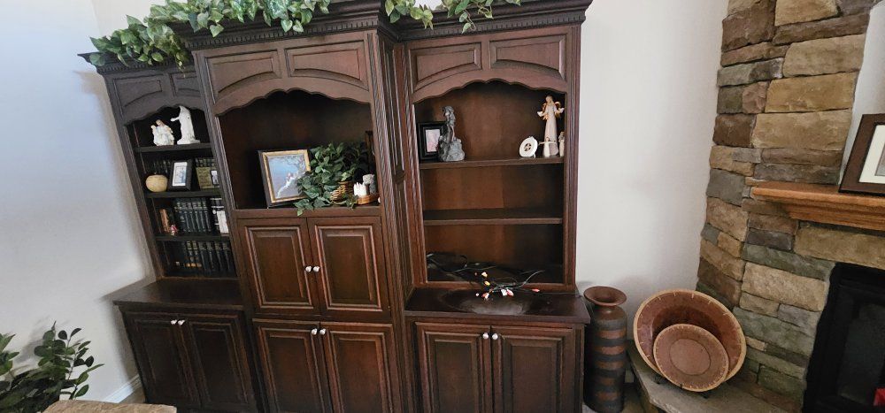 Cabinets/Entertainment Center