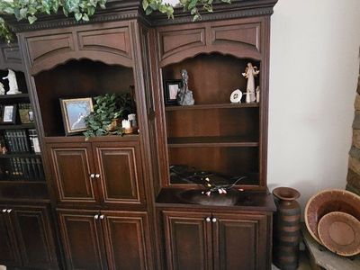Cabinets/Entertainment Center