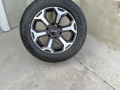 GMC Sierra 1500 Yukon Rims and Tires 265/60R20