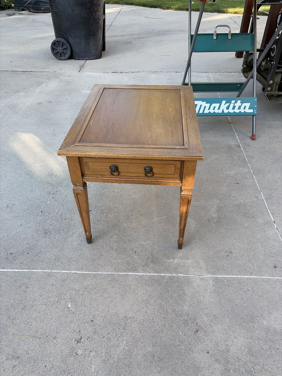Hekman Vintage side table Set of 2