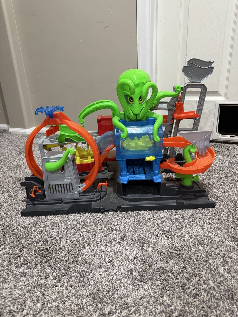 Hot Wheels City Ultimate Octo Car Wash Playset
