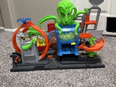 Hot Wheels City Ultimate Octo Car Wash Playset