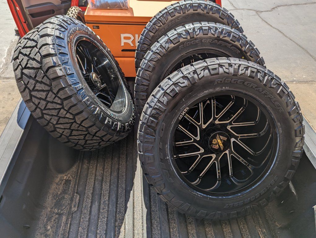38x13.50x22 Nitto Ridge Grapplers