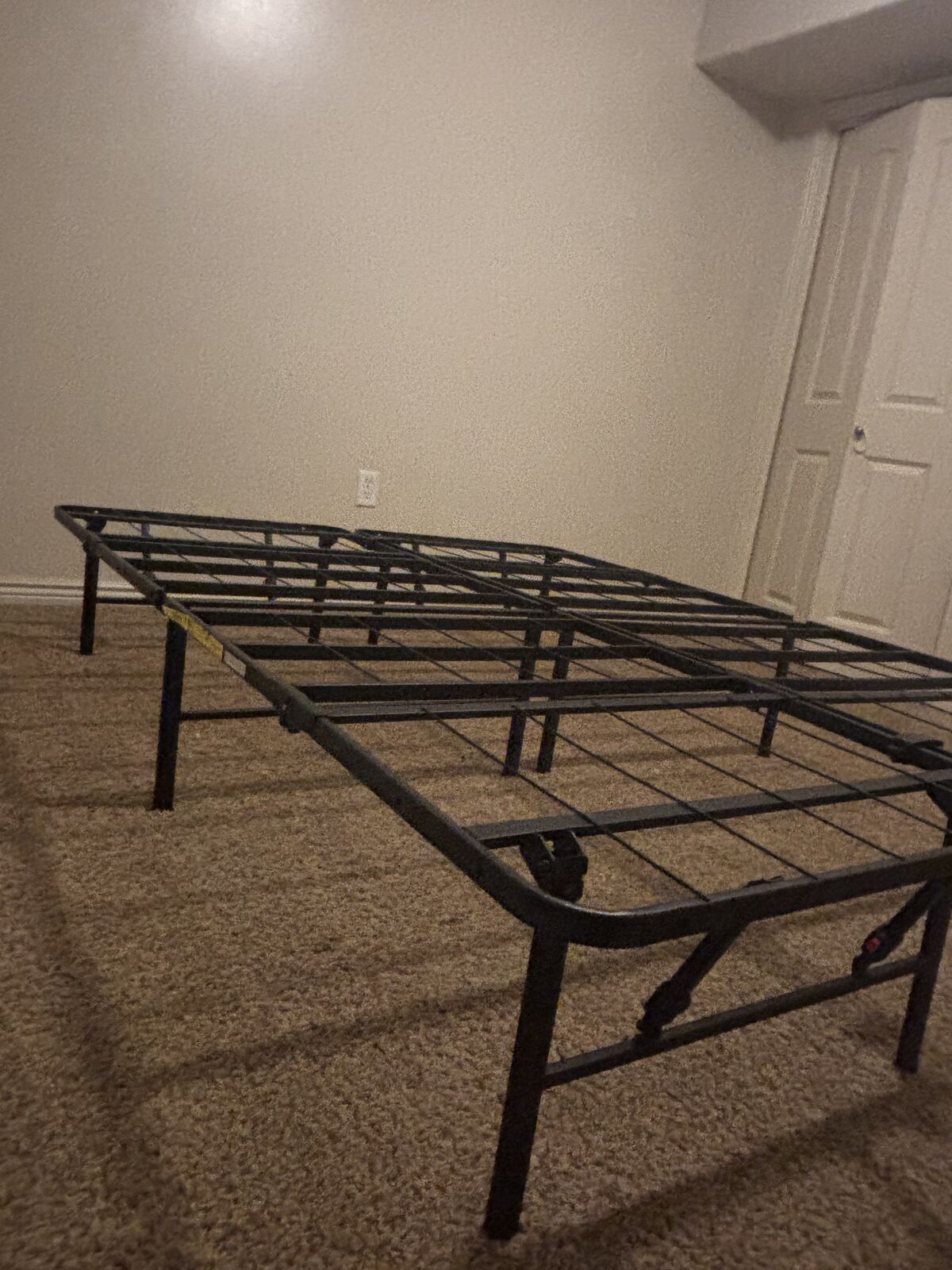 Metal Queen size bedfram