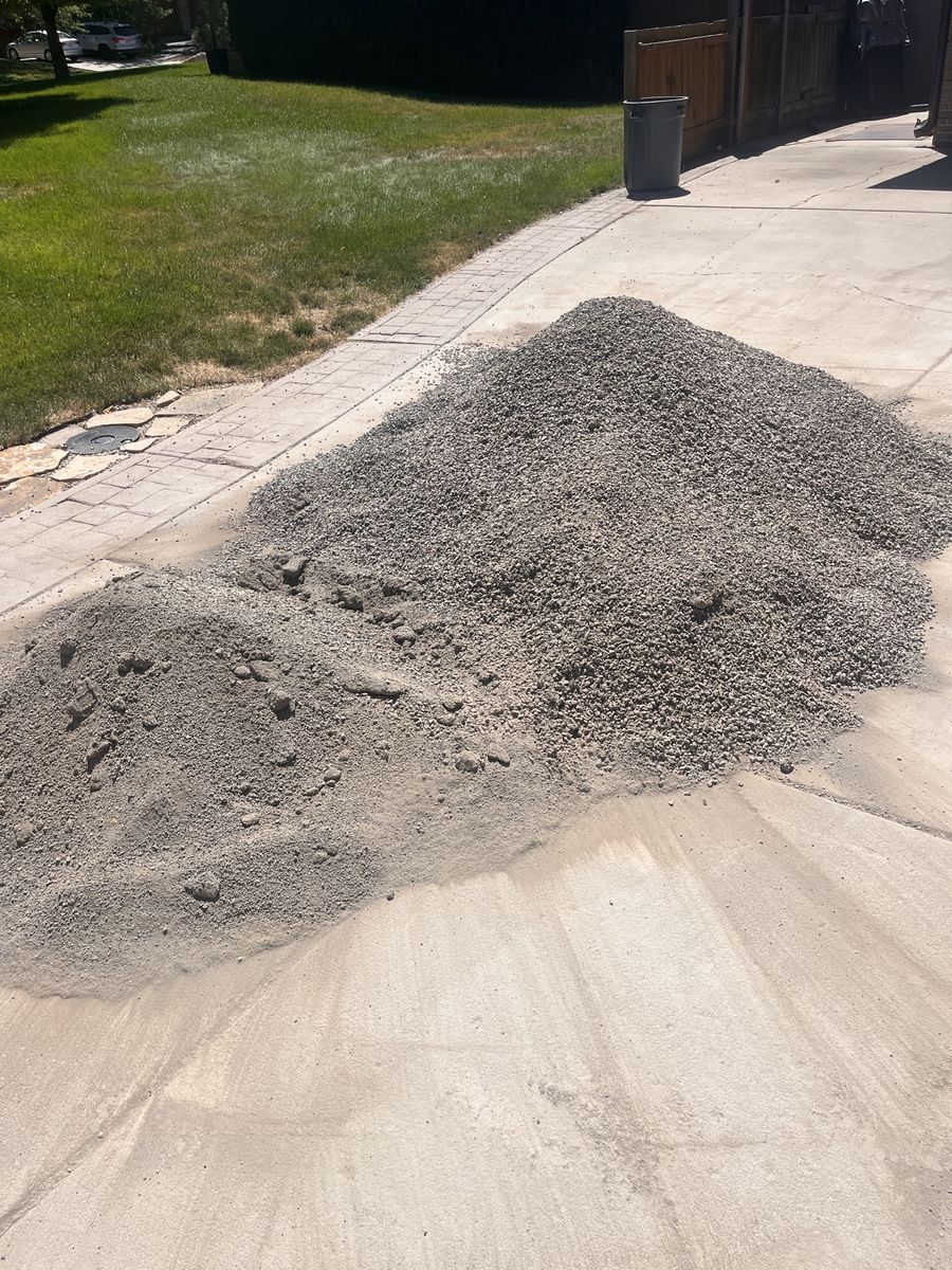 Pending PU: Free gravel and paver sand