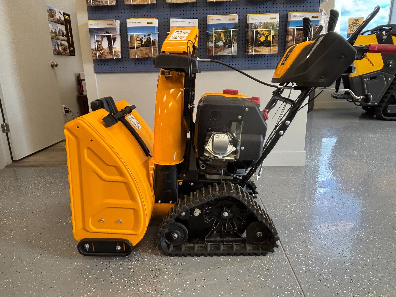 BRAND NEW 3X26 TRAC CUB CADET SNOW BLOWER