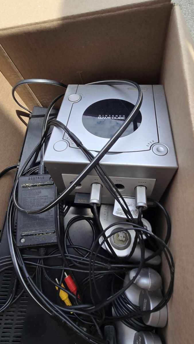 Nintendo GameCube Console Platinum Bundle with 2 Controllers and Cables
