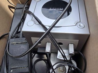Nintendo GameCube Console Platinum Bundle with 2 Controllers and Cables