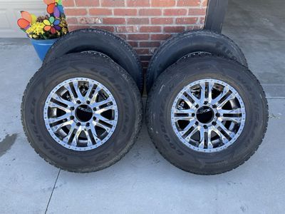 18in Chrome Wheels on 275/60R18 Tires