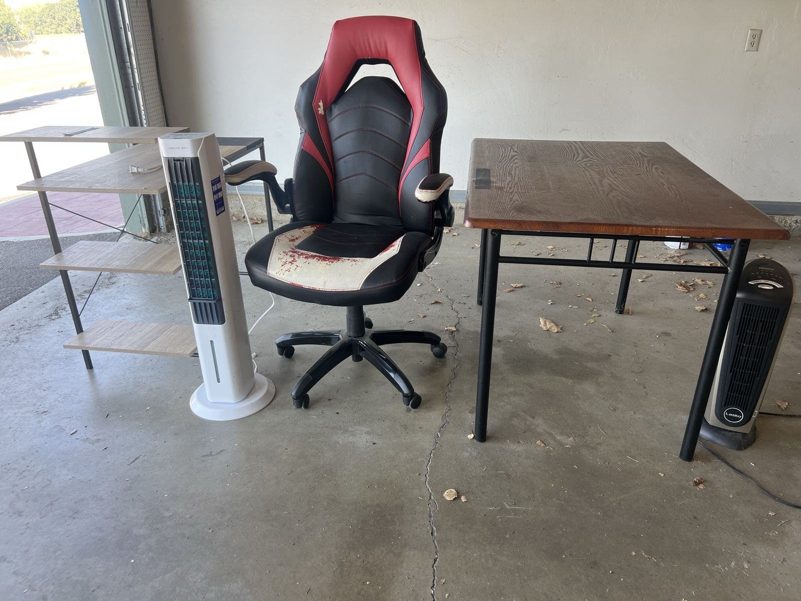 Free stuff! Gaming chair, dining table, ac fan, space heater, desk