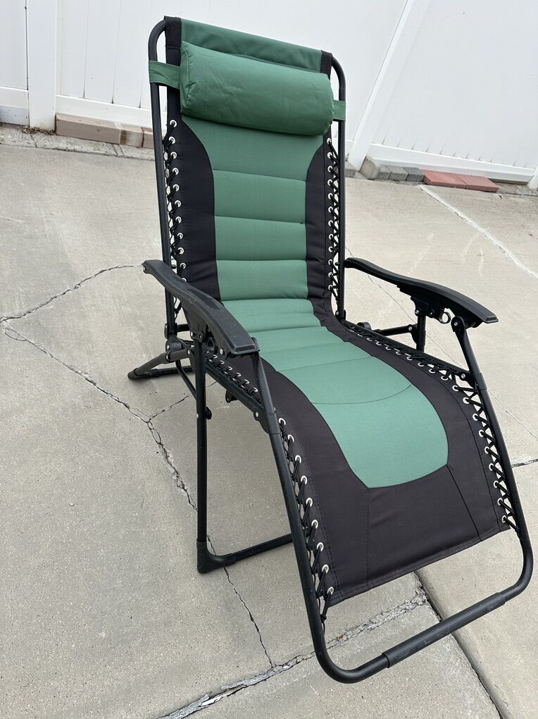 Comfy Wide Zero Gravity Chair With Pillow