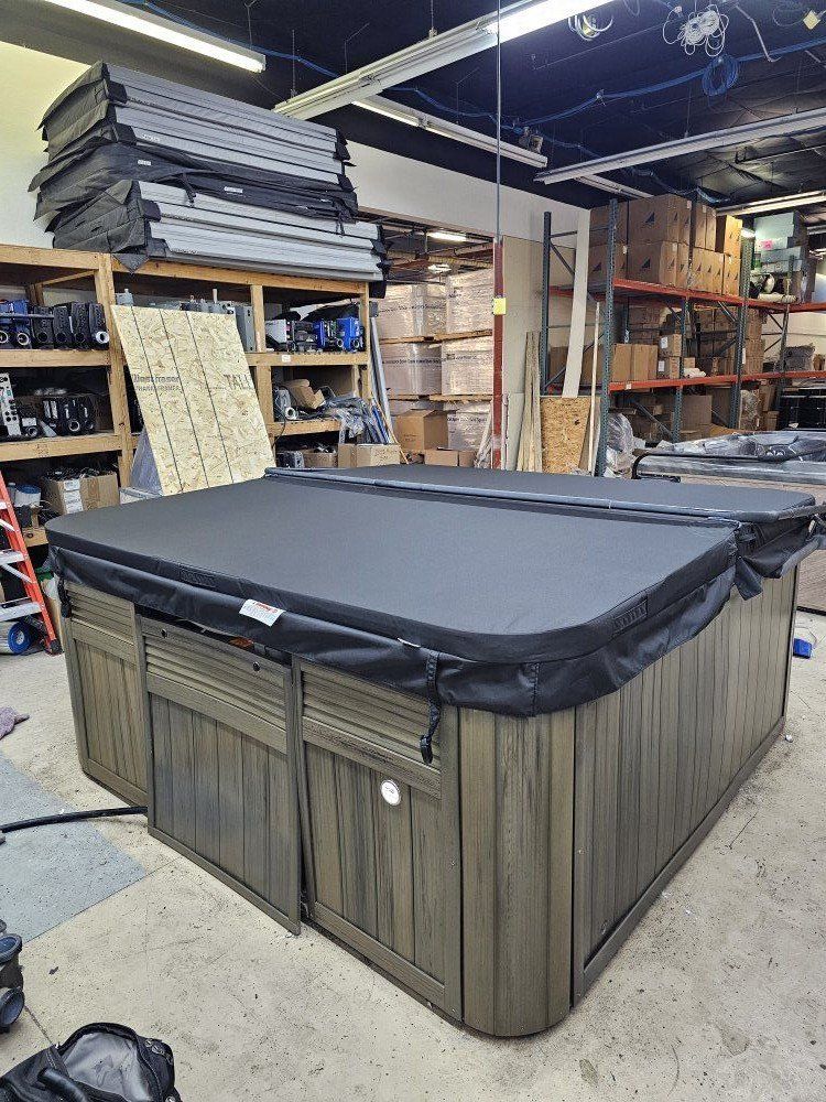 2014 Sundance Spas Optima Hot Tub