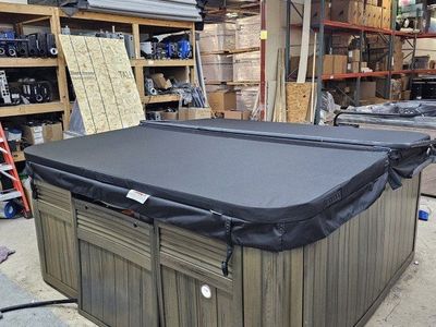 2014 Sundance Spas Optima Hot Tub