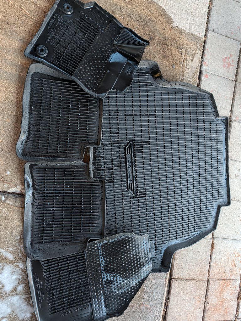 Toyota Corolla Black Rubber Floor Mats All-Weather Set