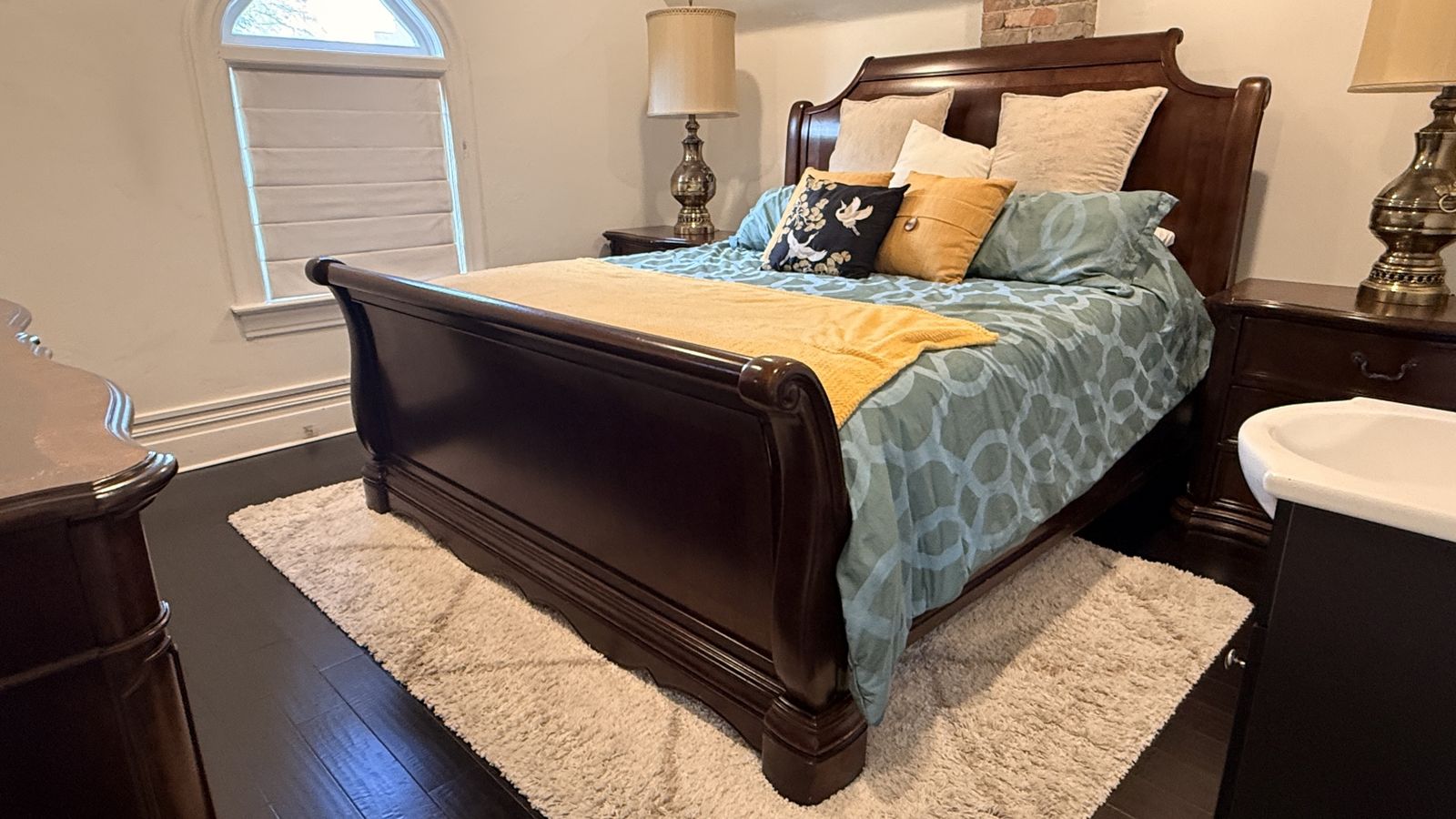 Ornate Traditional Sleigh King Bed, Nightstands & Dresser - Dark Wood Bedroom Set