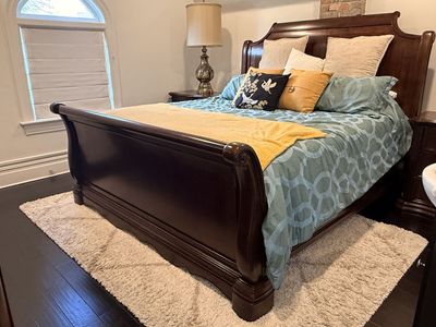 Ornate Traditional Sleigh King Bed, Nightstands & Dresser - Dark Wood Bedroom Set
