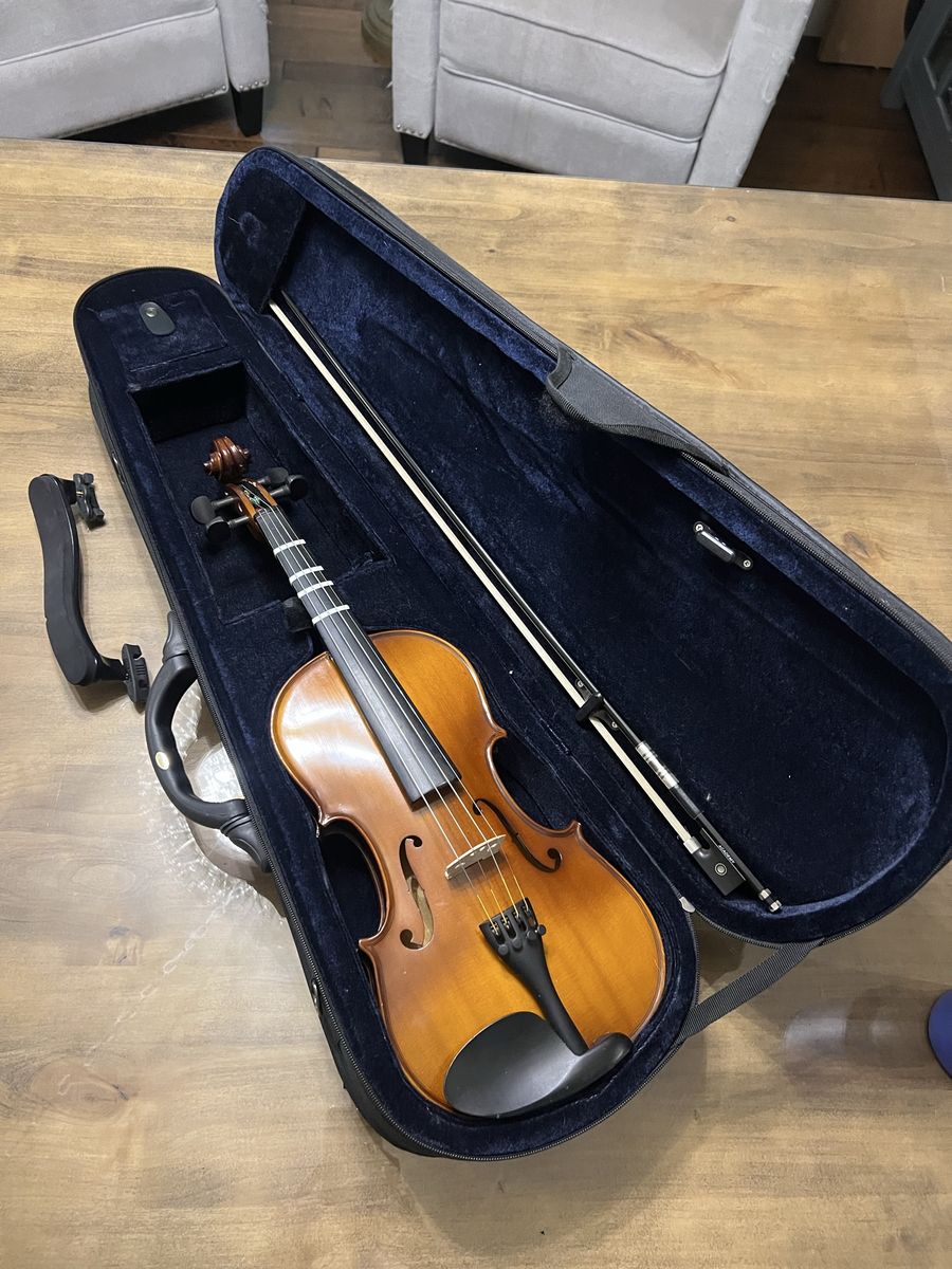 Student Violin Kit - Excellent Condition with Carbon Fiber Bow, Case, and Chin Rest