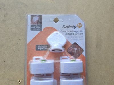 Safety 1st Complete Magnetic Locking System - Child Safety Locks with Magnetic Key, New