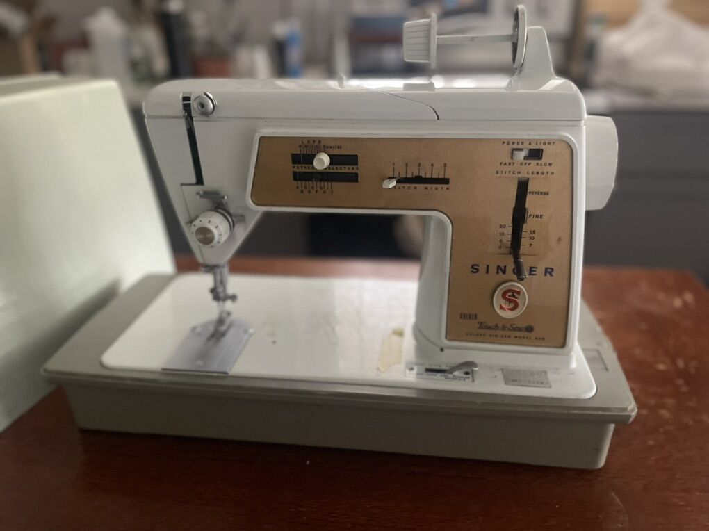 Vintage 1966 Singer Golden Touch & Sew 620