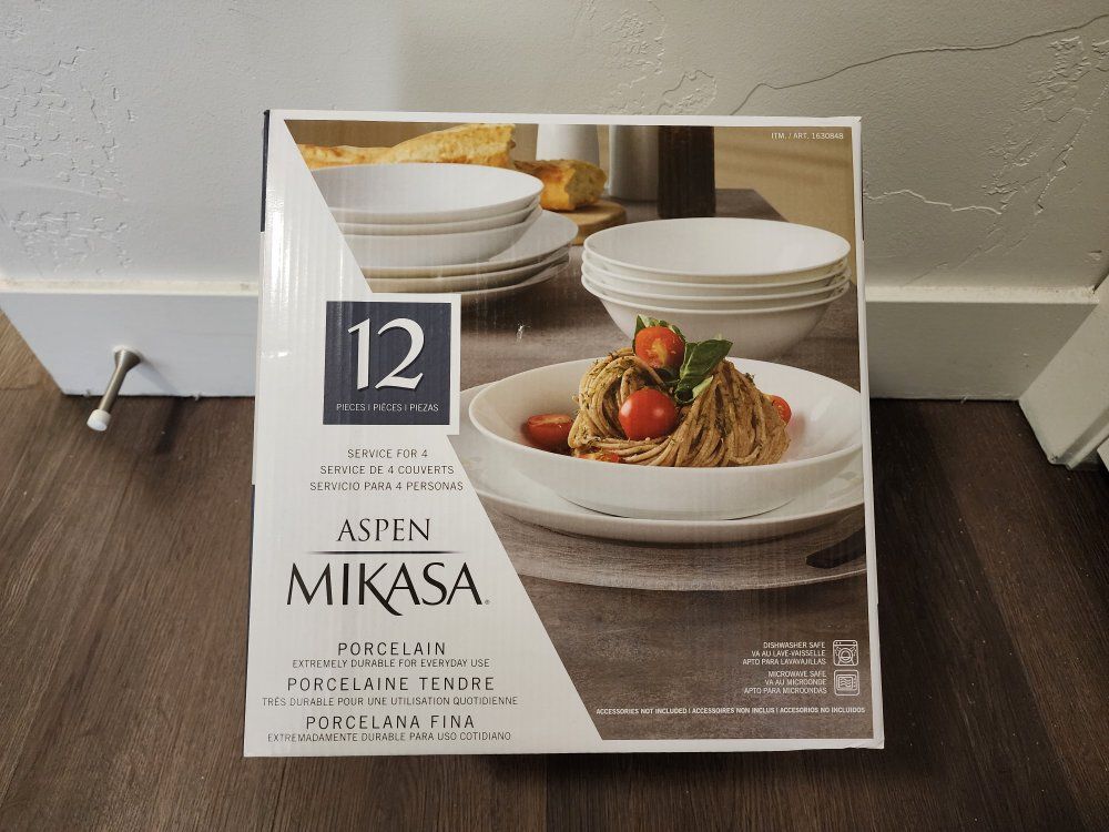 Mikasa 12-Piece Porcelain Dinnerware Set
