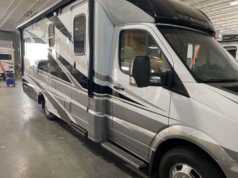 2014 Winnebago Navion IQ