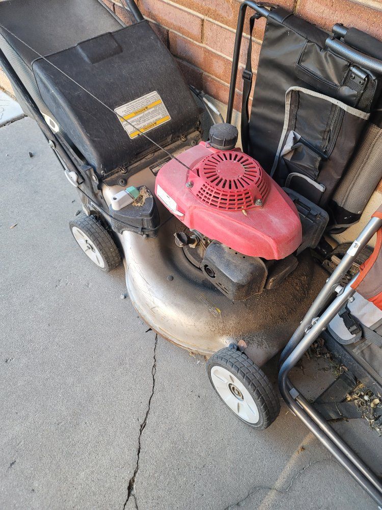 Used Honda HRR216 Lawn Mower - Needs Repair/Tune-up - Red Engine Cover