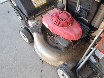 Used Honda HRR216 Lawn Mower - Needs Repair/Tune-up - Red Engine Cover