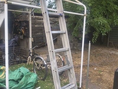 Aluminum Extension Ladder - Durable 2-Section Design for Home & Garden Projects