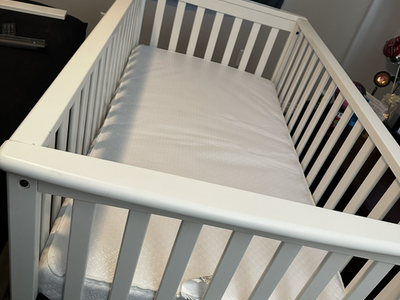 Convertible 3-in-1 White Crib & Daybed (Adjustable Height)