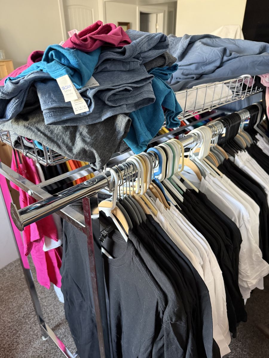 Gildan T Shirts......BRAND NEW.....Mens, Women's And Kids........All colors 