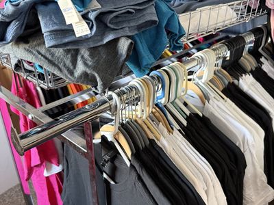 Gildan T Shirts......BRAND NEW.....Mens, Women's And Kids........All colors