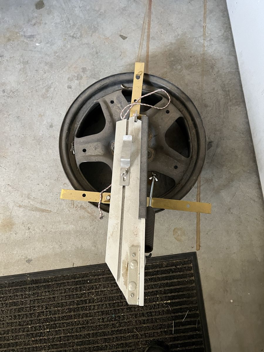 Manual spring loaded trap thrower