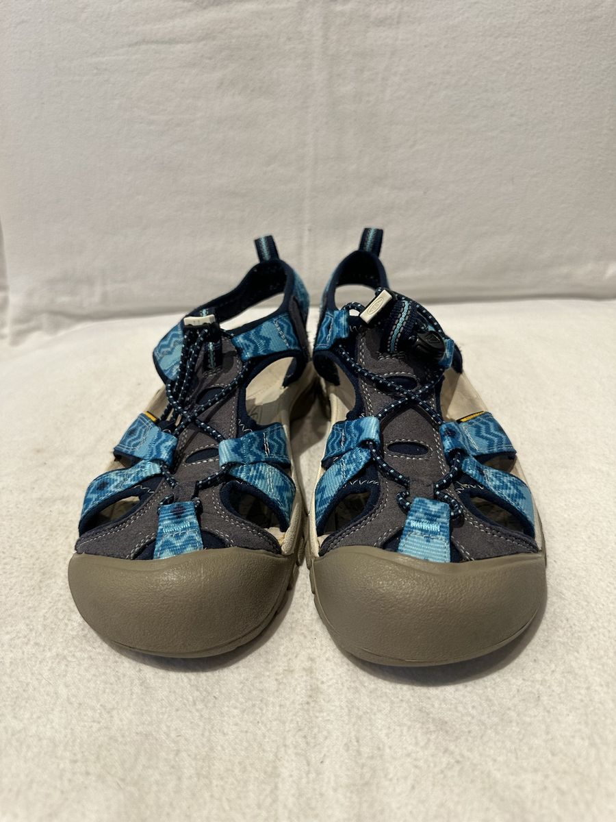 Keen women’s size 8 blue/gray waterproof, hiking sandals