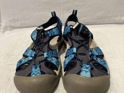 Keen women’s size 8 blue/gray waterproof, hiking sandals