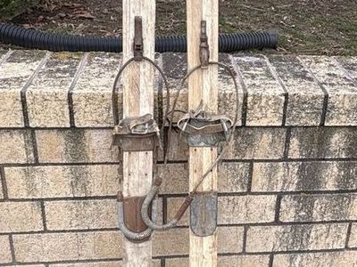 Antique pair of wooden skis w bindings - great wall hanger, decoration, cabin decor Vintage skiing