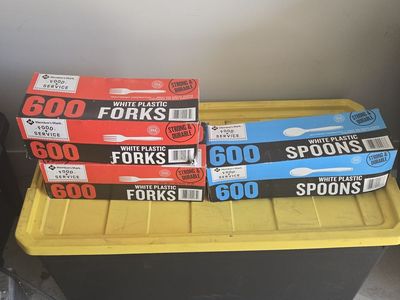 Members Mark white plastic forks and spoons