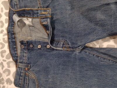 LEVIS 501s 36X32
