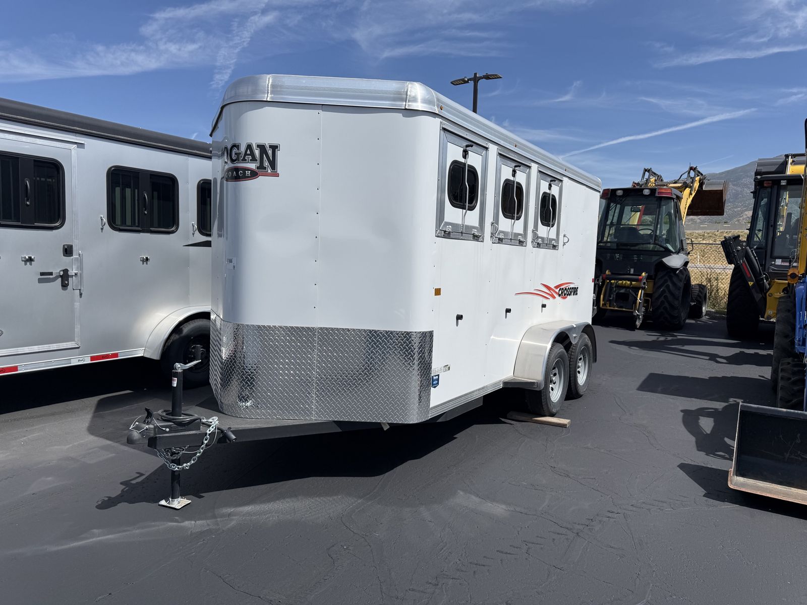 Logan Coach 3-Horse Crossfire Horse Trailer
