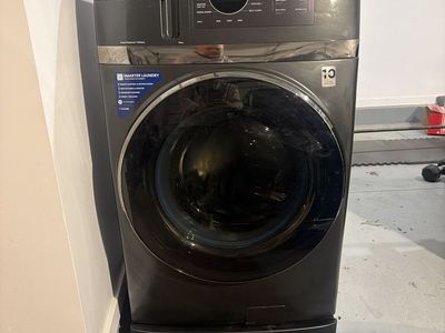GE washer/Dryer Combo plus stand