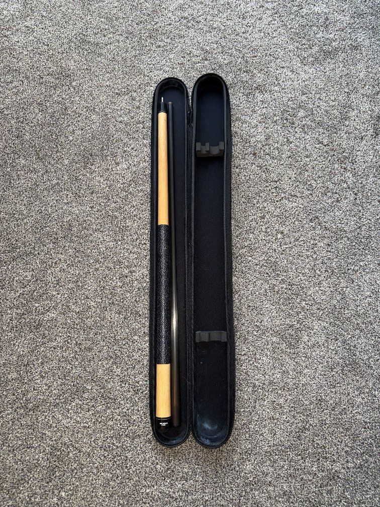 2 piece Valhalla pool cue stick with hard case