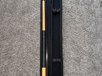 2 piece Valhalla pool cue stick with hard case