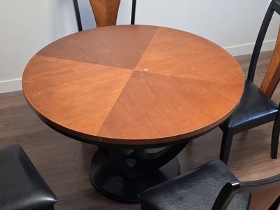 Dinning room table