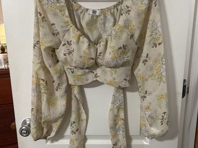 MADDON NYC Cream Floral Crop Top Blouse | Women's Size M | Square Neck, Tie Front, Long Sleeve