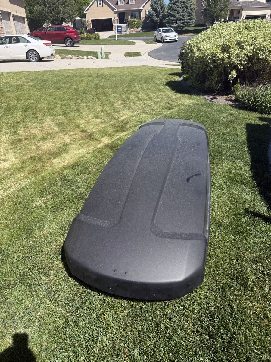 Thule Force XT XL rooftop cargo box