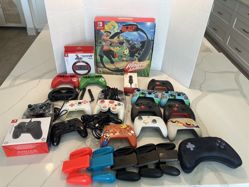 (REDUCED PRICE)Tons Of Nintendo Switch controllers