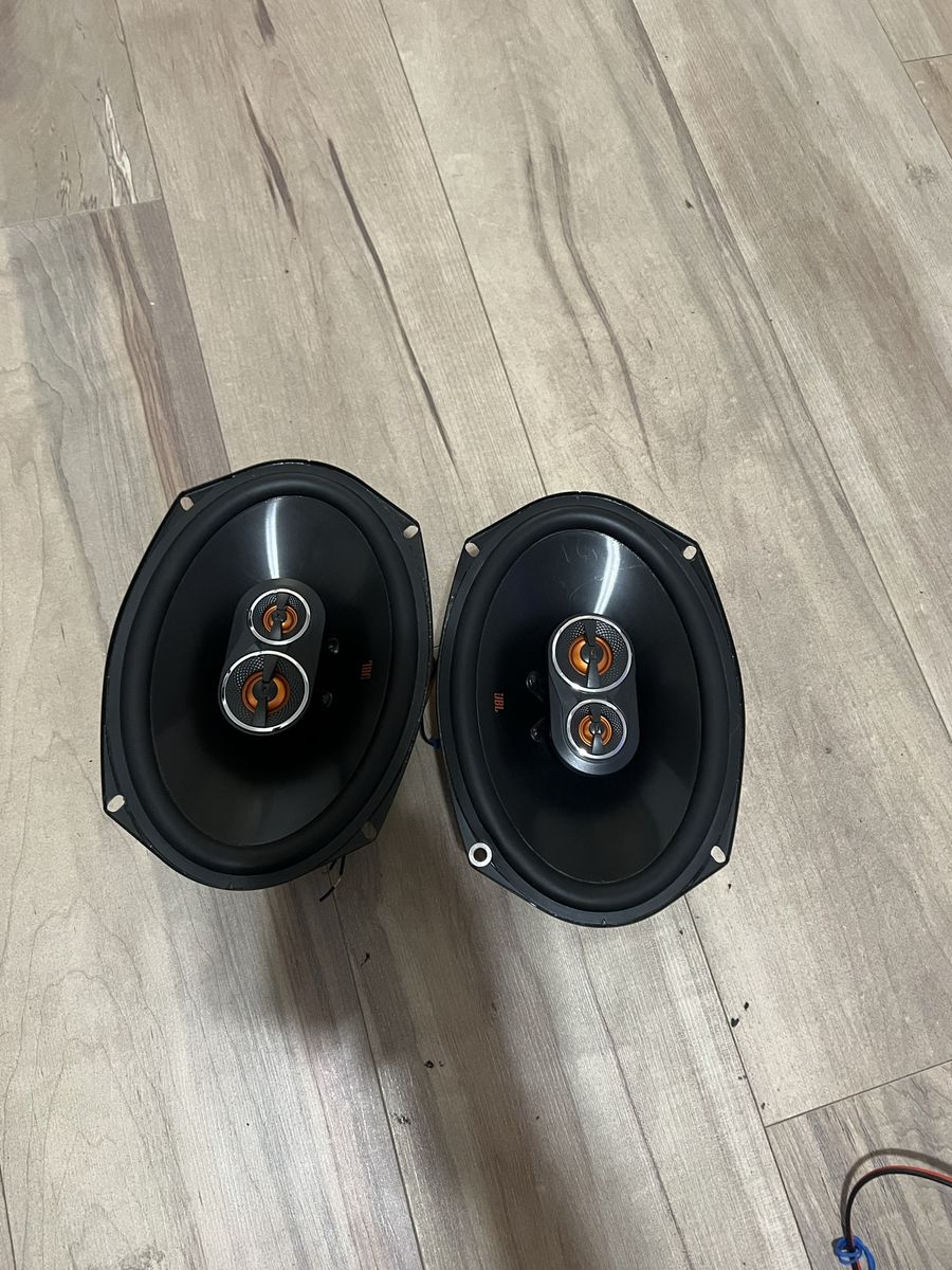 2 JBL Herman 6x9”    100 watts