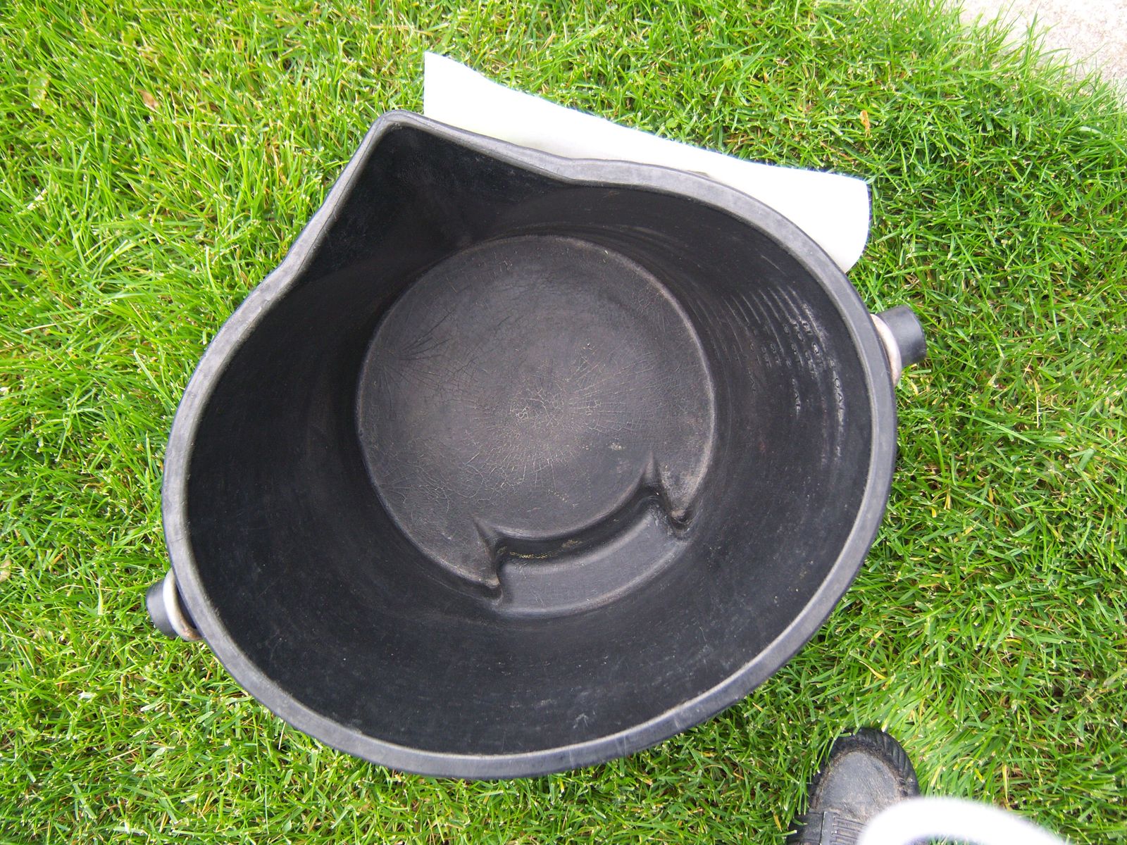 HEAVY DUTY BLACK RUBBER PAIL - 12 QUART