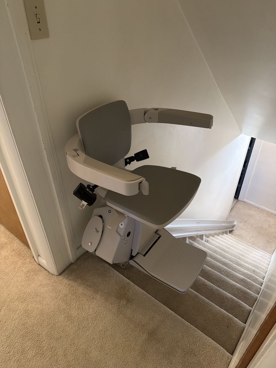 Straight stair lift
