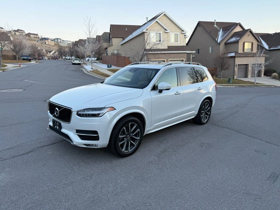 2019 Volvo XC90 T6 Momentum