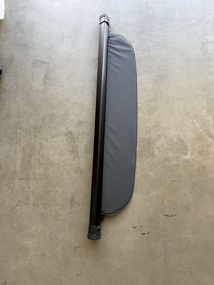 Brand new 2023 Toyota venza cargo  cover OEM
